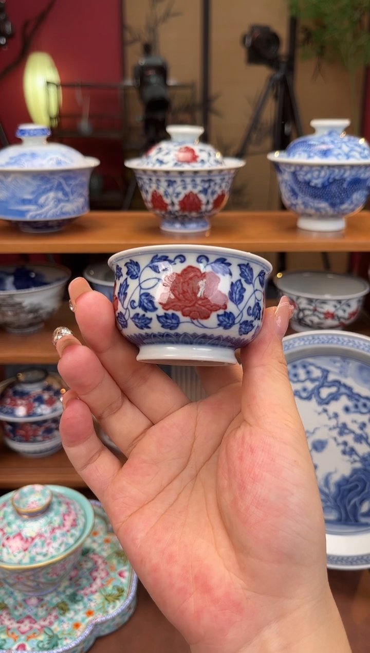 望月怀古釉里红缠枝牡丹小炉式