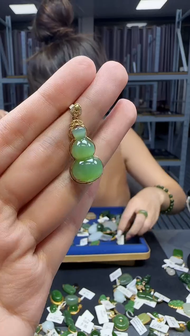 和田玉18K金镶嵌挂件1