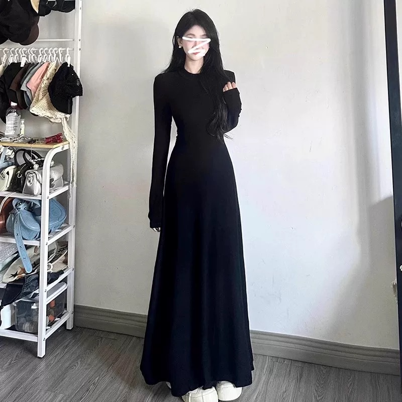 黑色圆领长袖打底女连衣裙早秋气质收腰显瘦长款大摆连衣裙