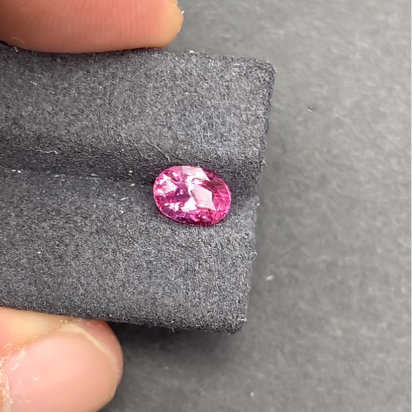 1克拉粉色蓝宝石裸石