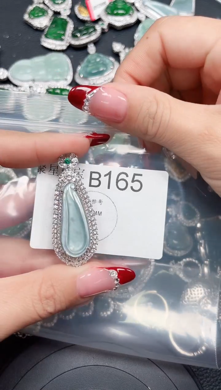 【闪购商品】翡翠颈饰未镶嵌赠皮绳165