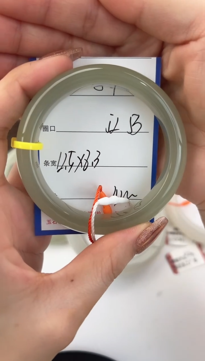 未镶嵌手镯和田玉84颜色微差无瑕疵