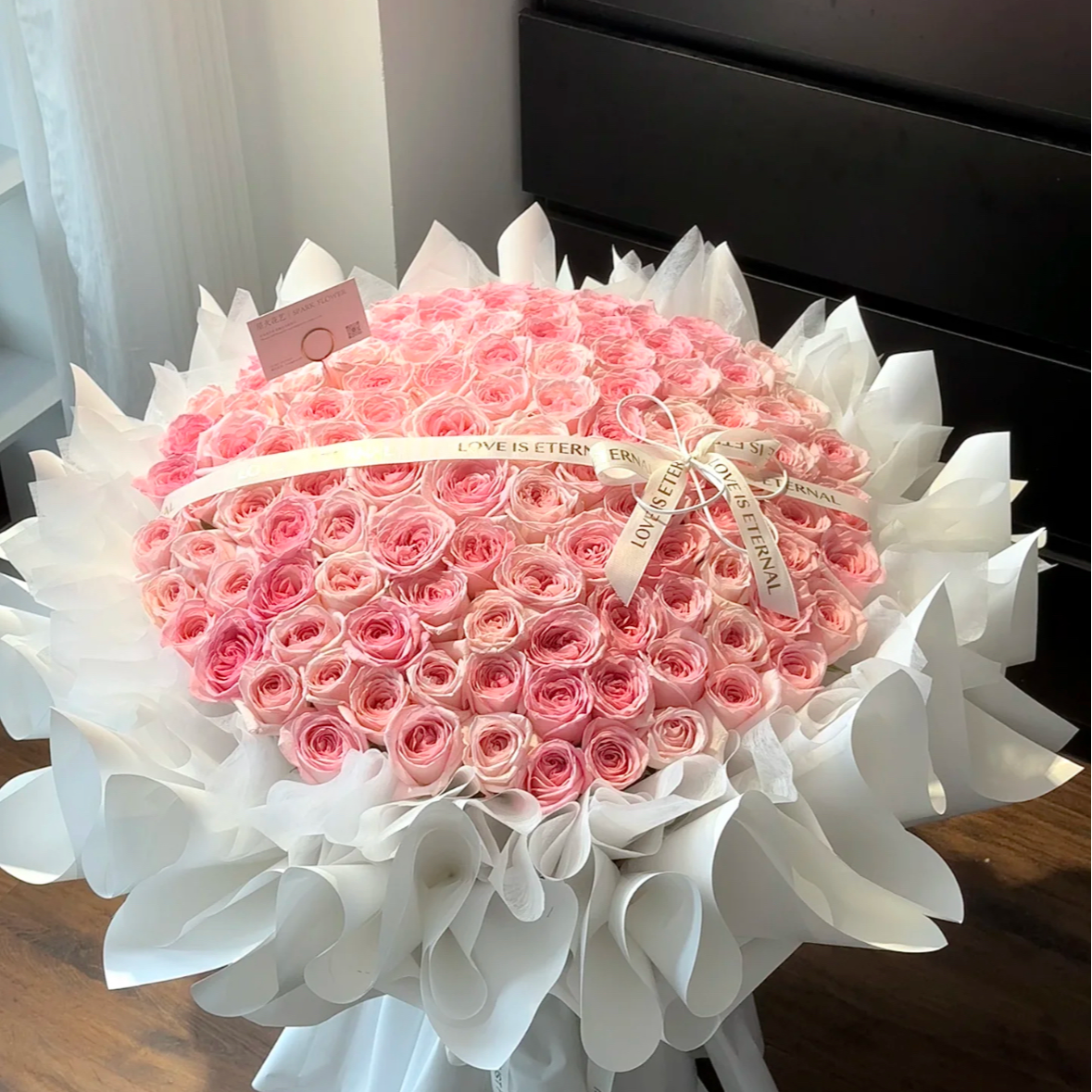 99朵玫瑰，款式自选备注。白壳粉玫、白壳红玫、黑壳红玫