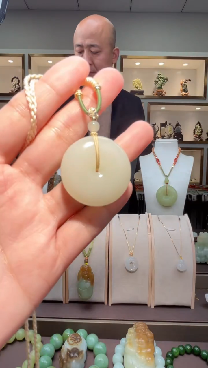 颈饰未镶嵌和田玉苏