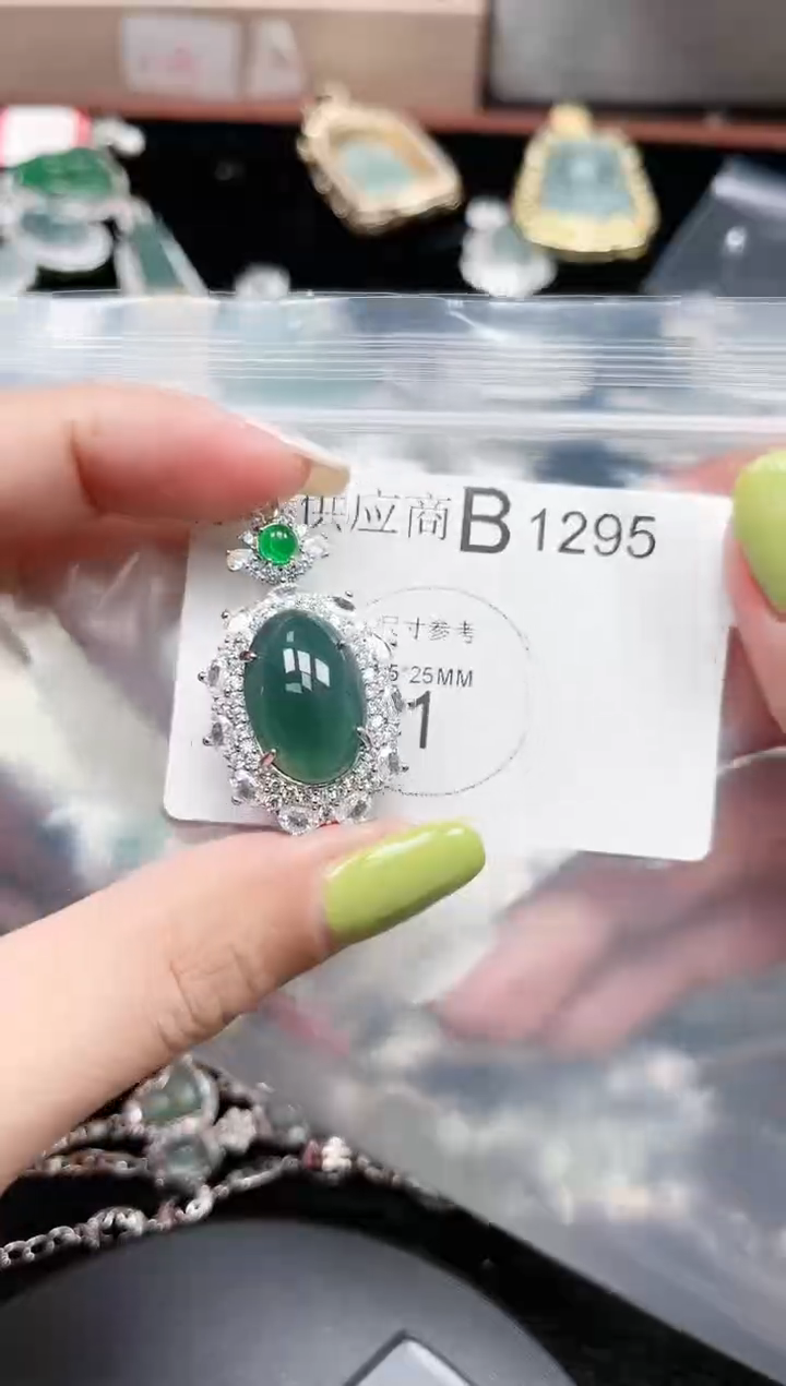 【闪购商品】翡翠颈饰未镶嵌1295赠皮绳