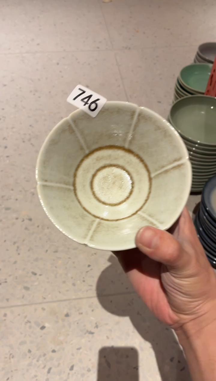 瓷片提****O746绿色花瓣小碗1个