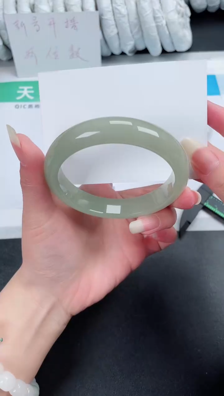 【闪购商品】石英质玉手镯未镶嵌42-62