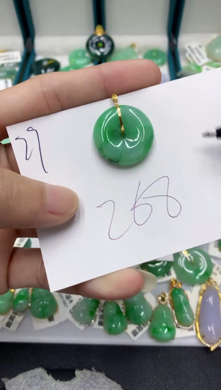 【闪购商品】翡翠颈饰18K金镶嵌翡翠