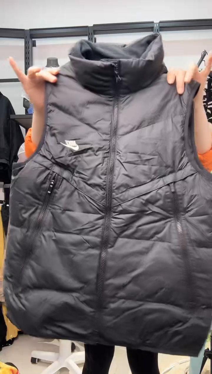 2704 编码  瑕疵直播间过款为准 尺码170