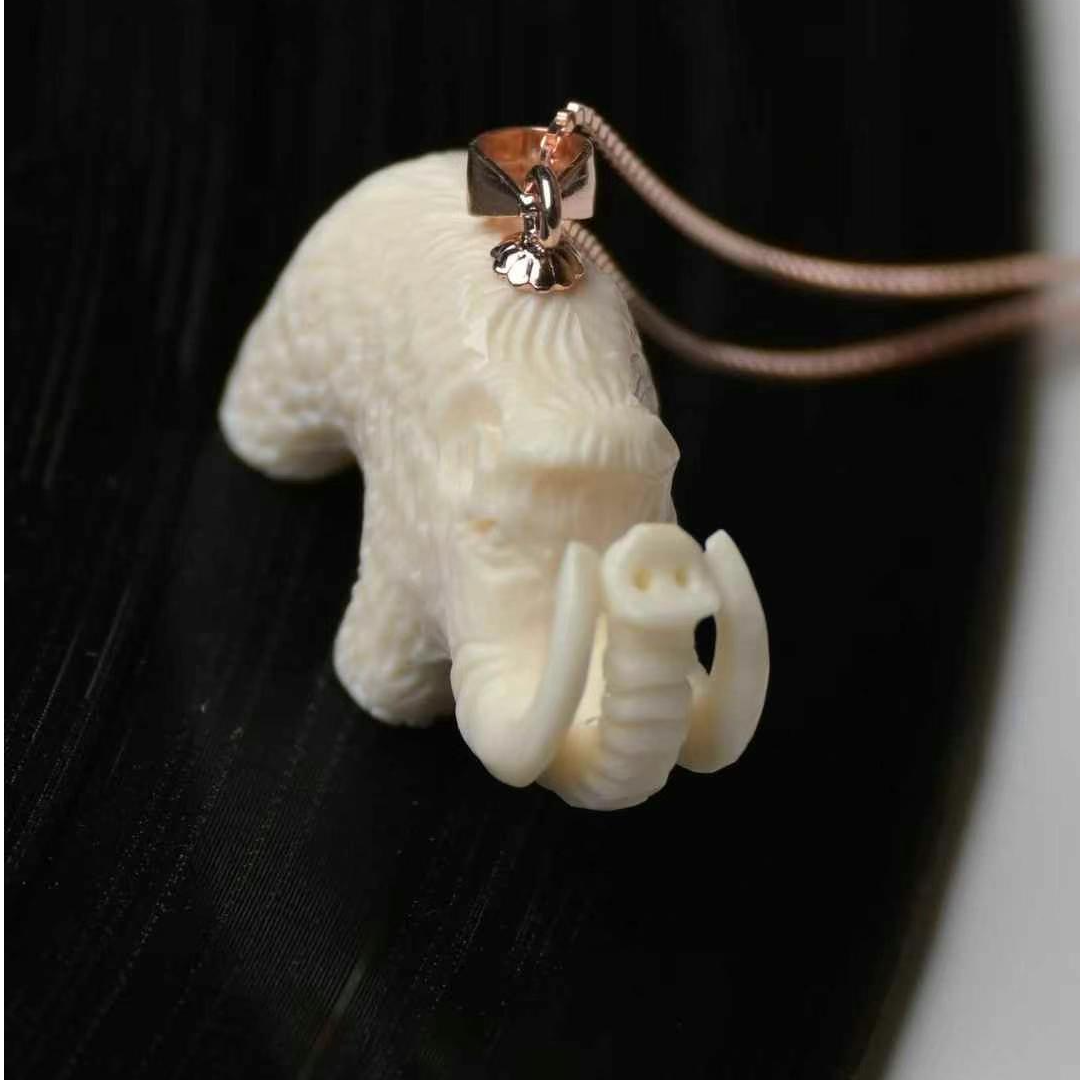 Y0114天然猛犸牙精雕工吊坠