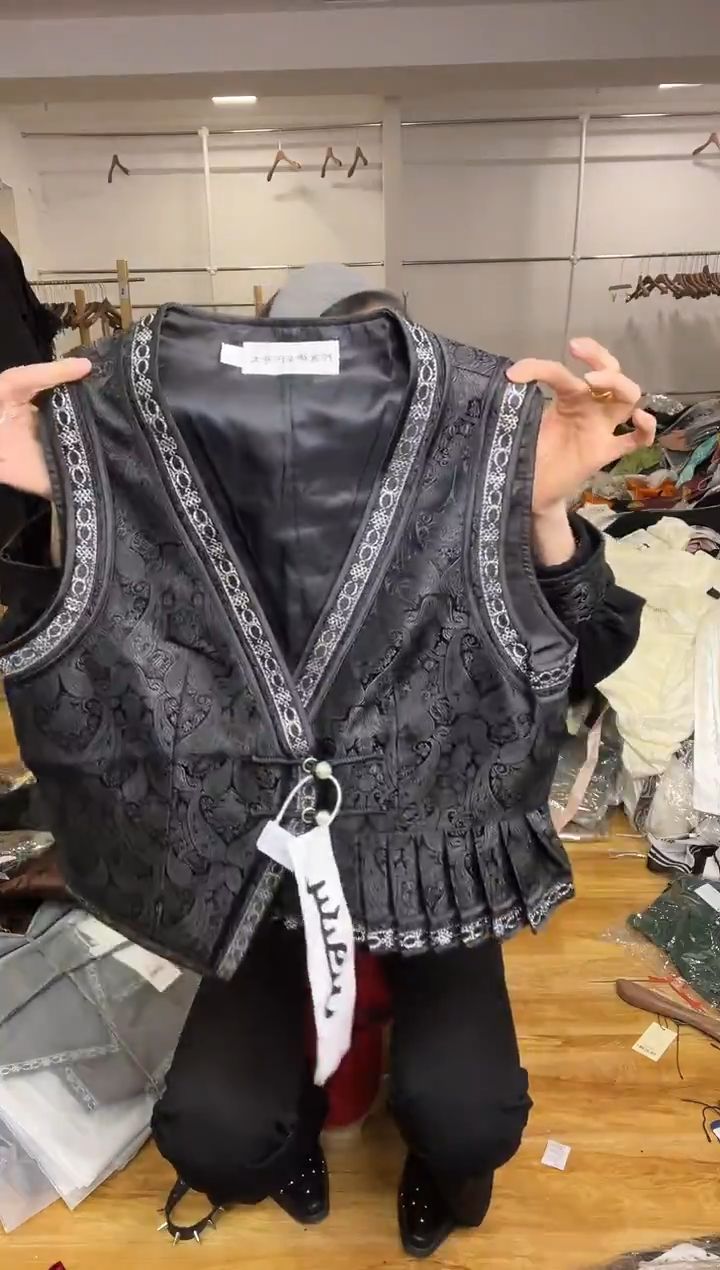 马甲       M码       80-105斤