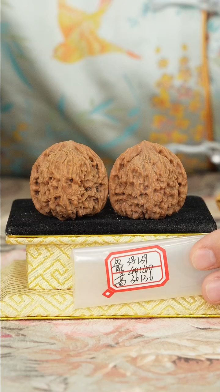 【闪购商品】文玩核桃把件赵喜满南将石