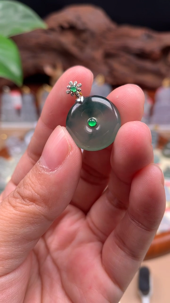 【闪购商品】翡翠吊坠(不含链)18K金镶嵌平安扣