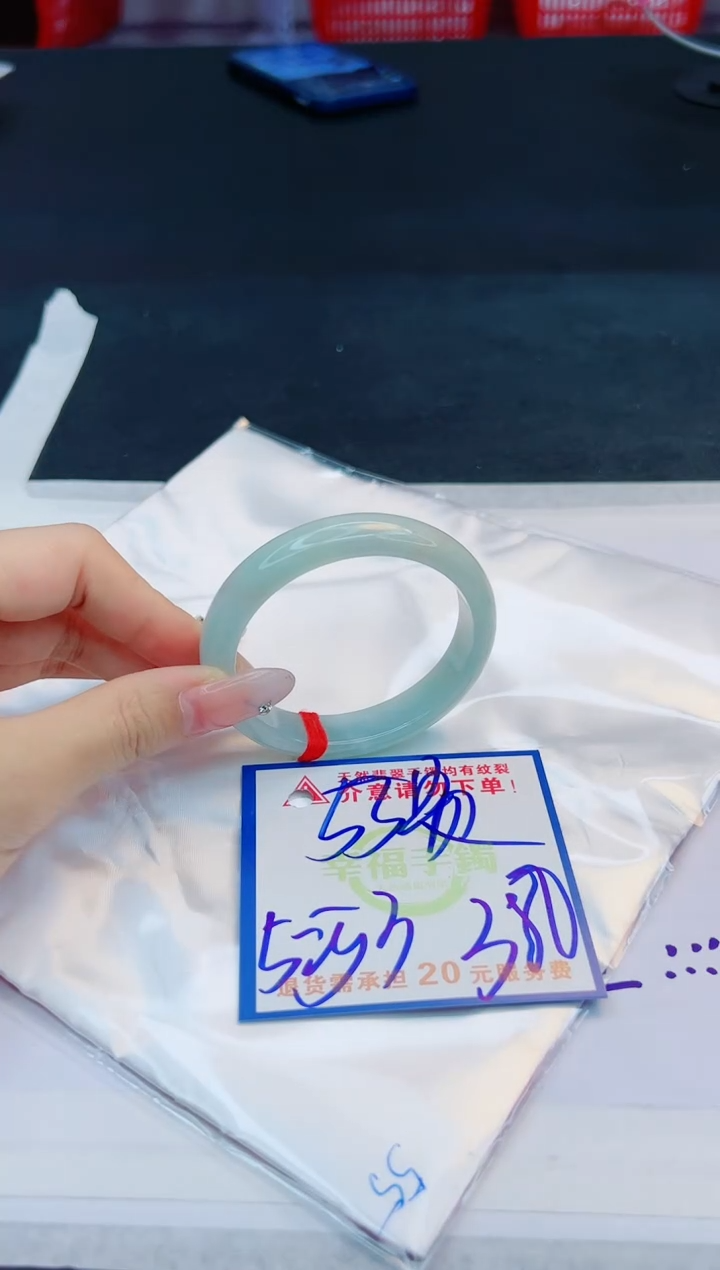 【闪购商品】翡翠手镯未镶嵌，质检证书图片色彩偏黑白