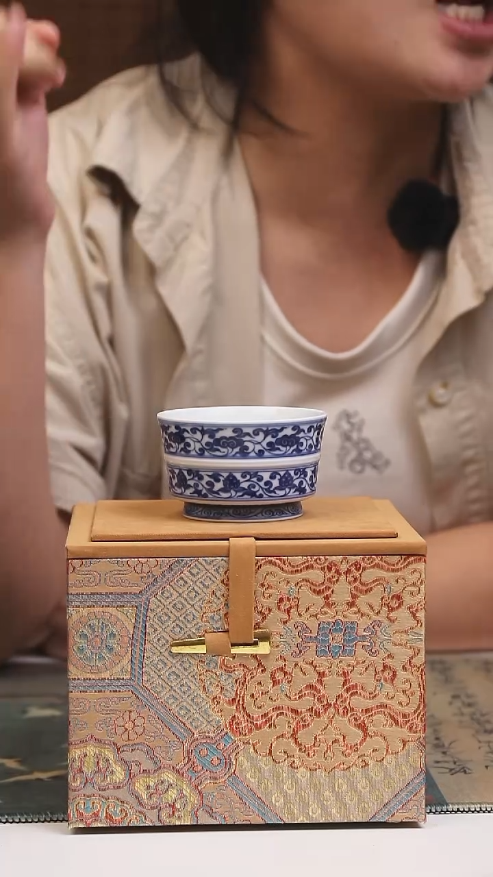 景德镇高温瓷缠枝莲竹节