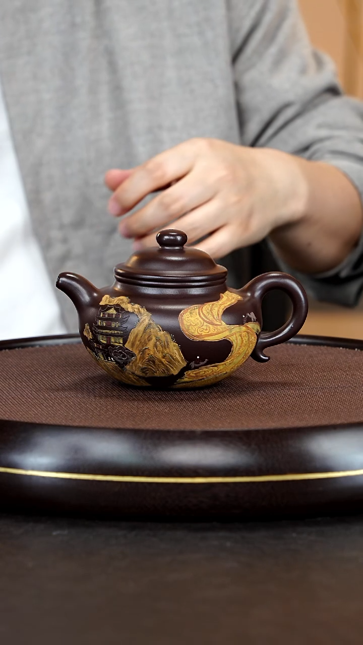 茶壶紫砂何菊新专场紫砂作品29【大亨莲子一一场特拼老紫泥 430cc】