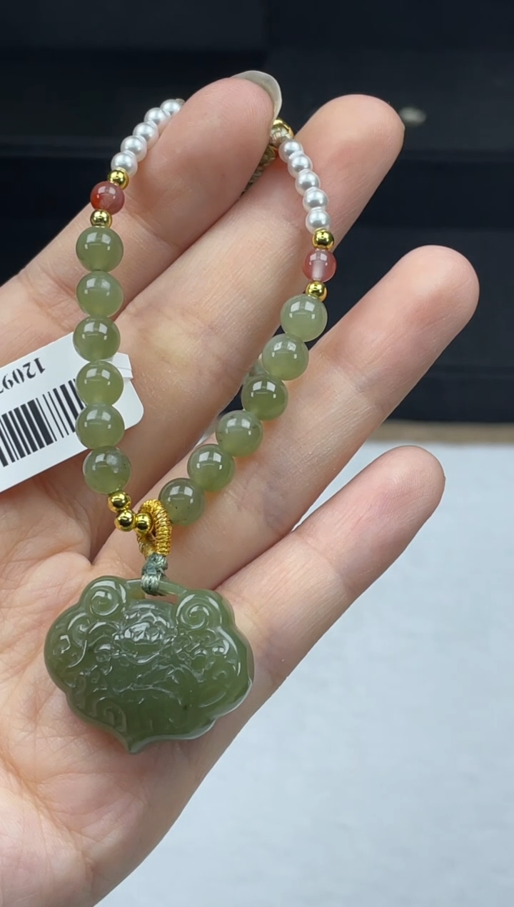 吊坠(赠链)未镶嵌和田玉（青玉）平安锁（12097）