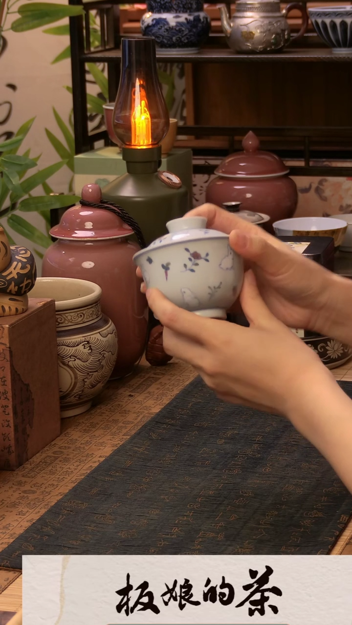 【闪购商品】造繁景德镇手绘招福纳贵兔子盖碗125ml