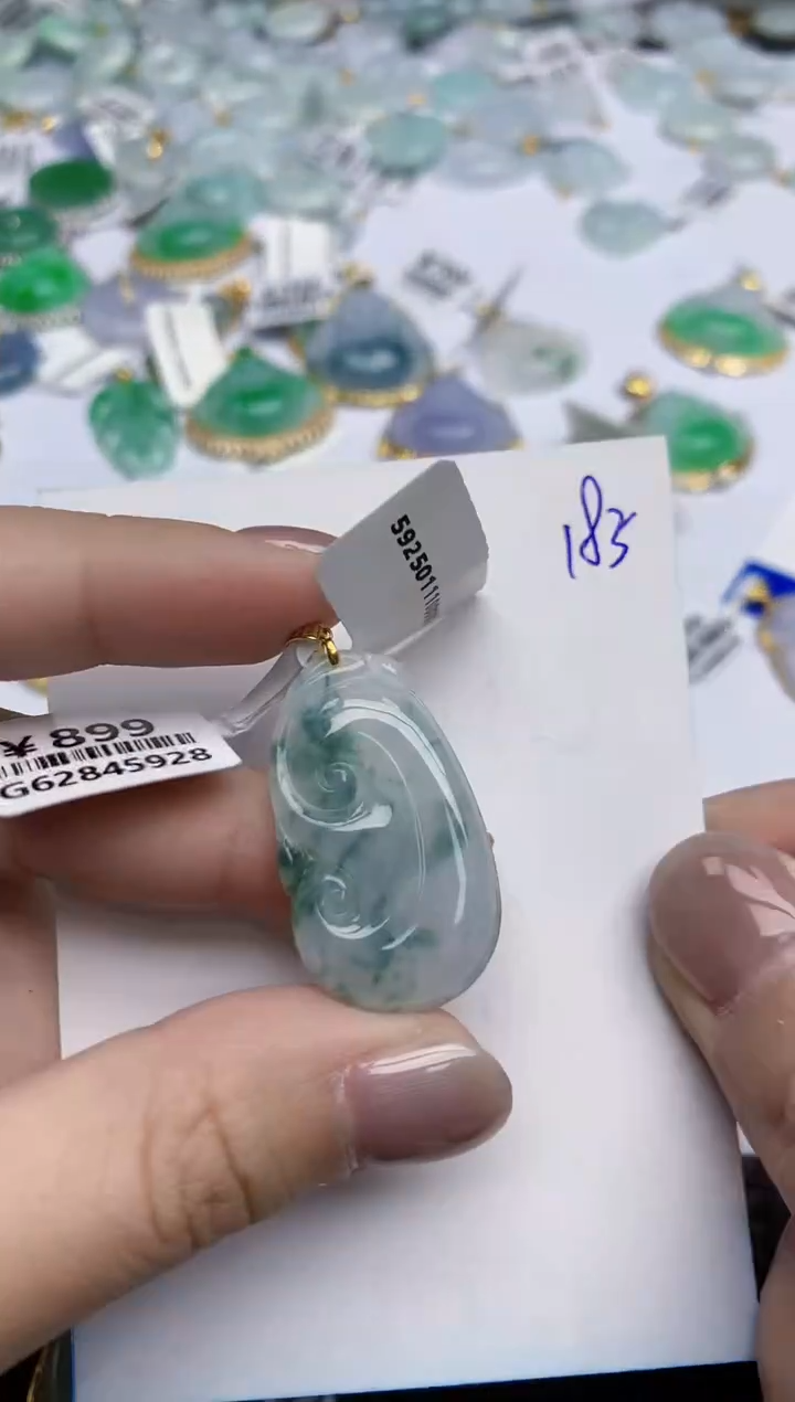 【闪购商品】翡翠颈饰18K金镶嵌天然翡翠A货