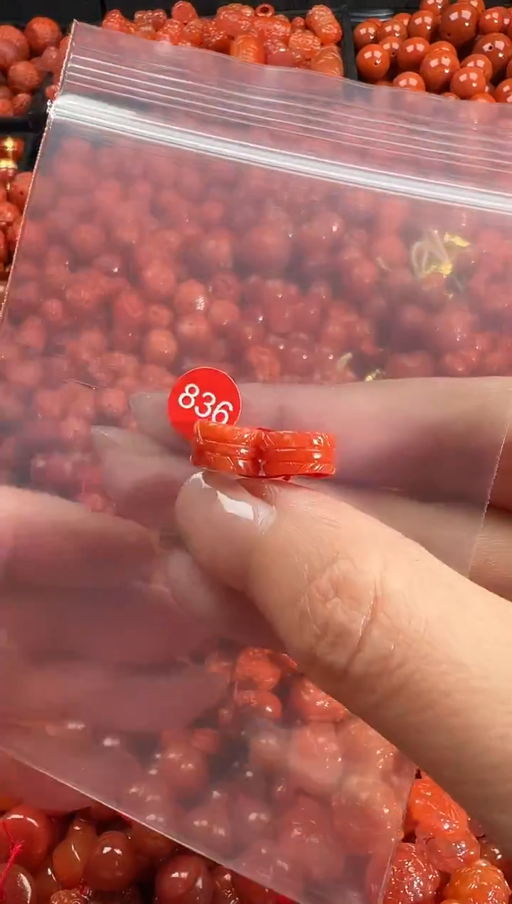 颈饰未镶嵌南红玛瑙1