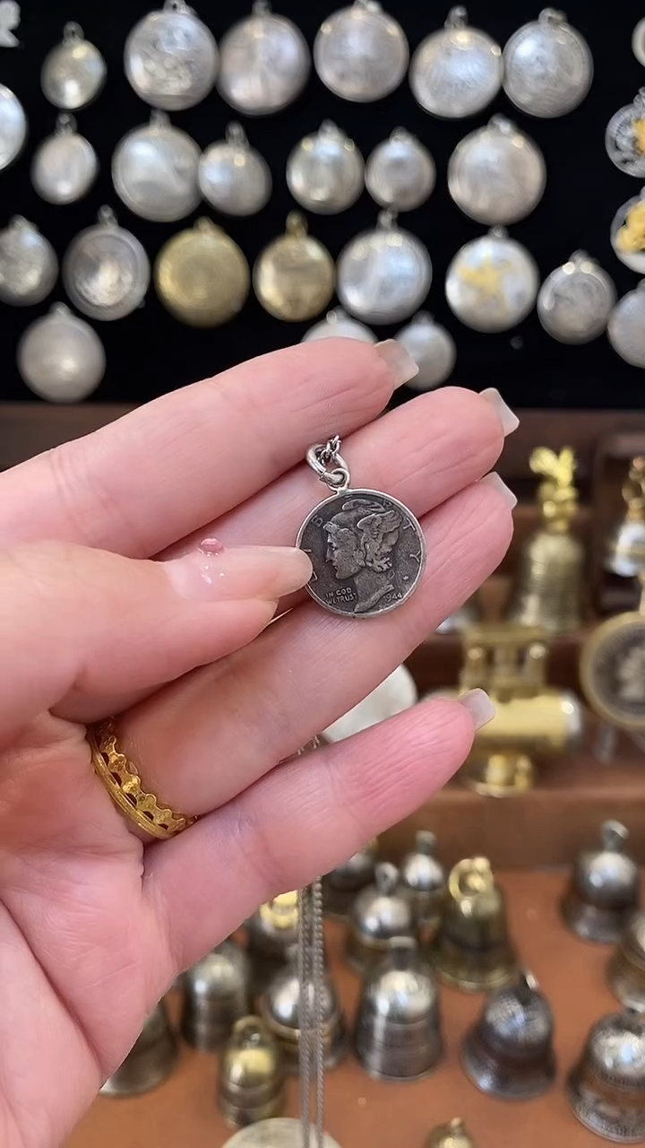 小飞人银币吊坠正品