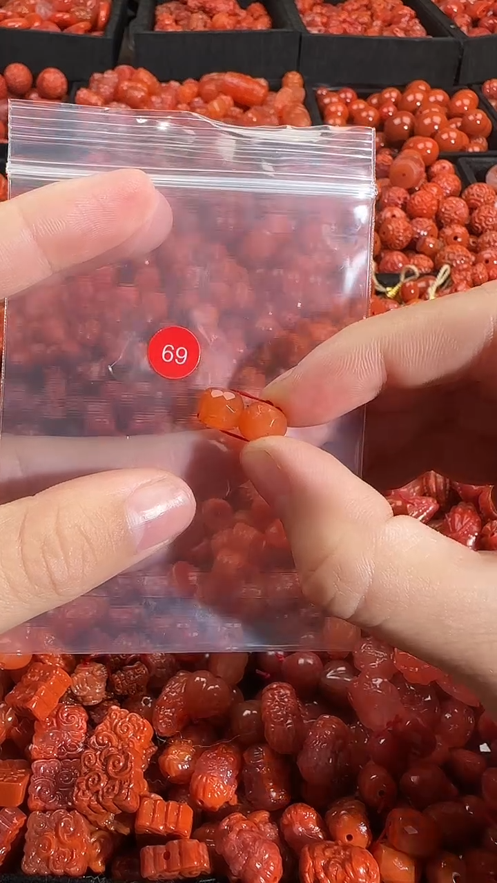 颈饰未镶嵌南红玛瑙1