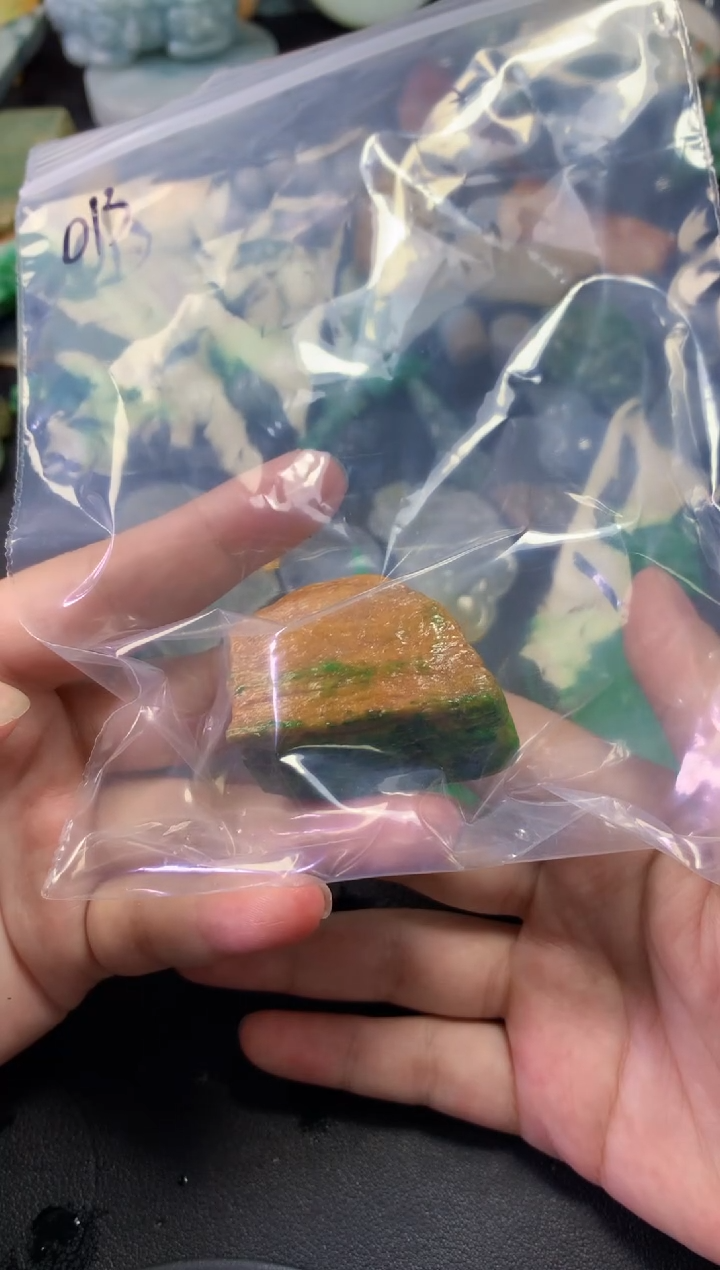 翡翠未镶嵌颈饰?013天然翡翠