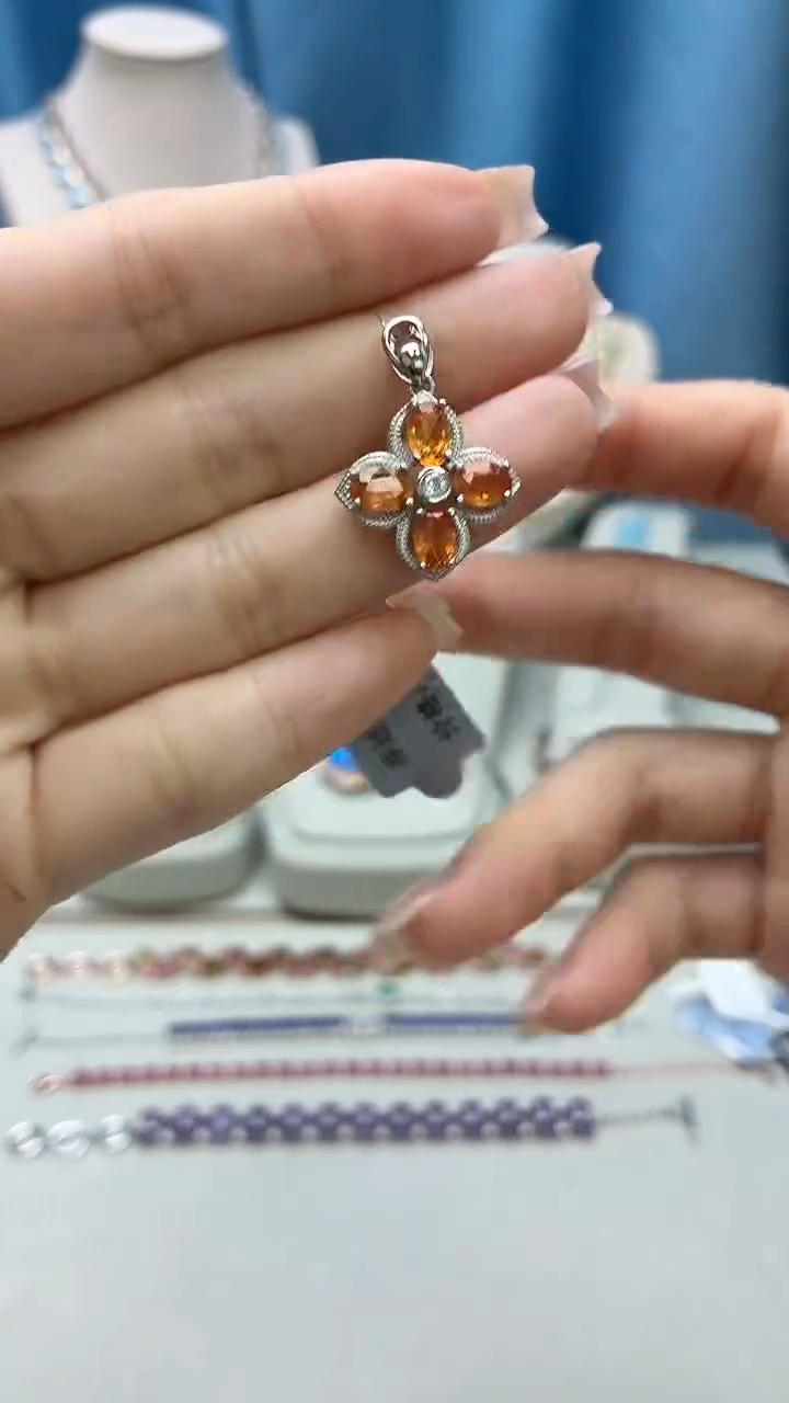 颈饰银S925镶嵌石榴石024BJ1209产品一个（多样性）