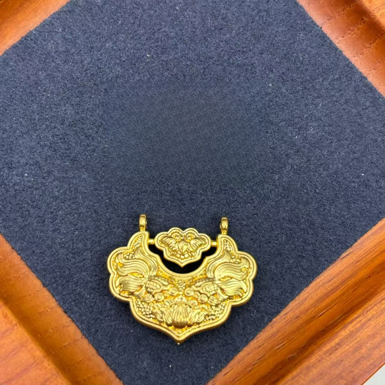 鑫万和足金大锦鲤锁WH1302  