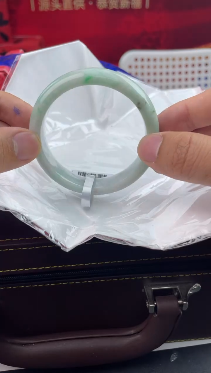 【闪购商品】翡翠手镯未镶嵌13翡翠手镯（微瑕）