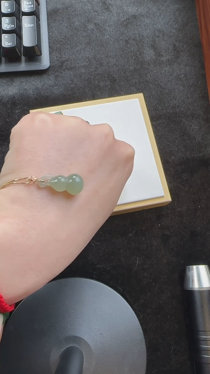 【闪购商品】和田玉颈饰18K金镶嵌葫芦吊坠