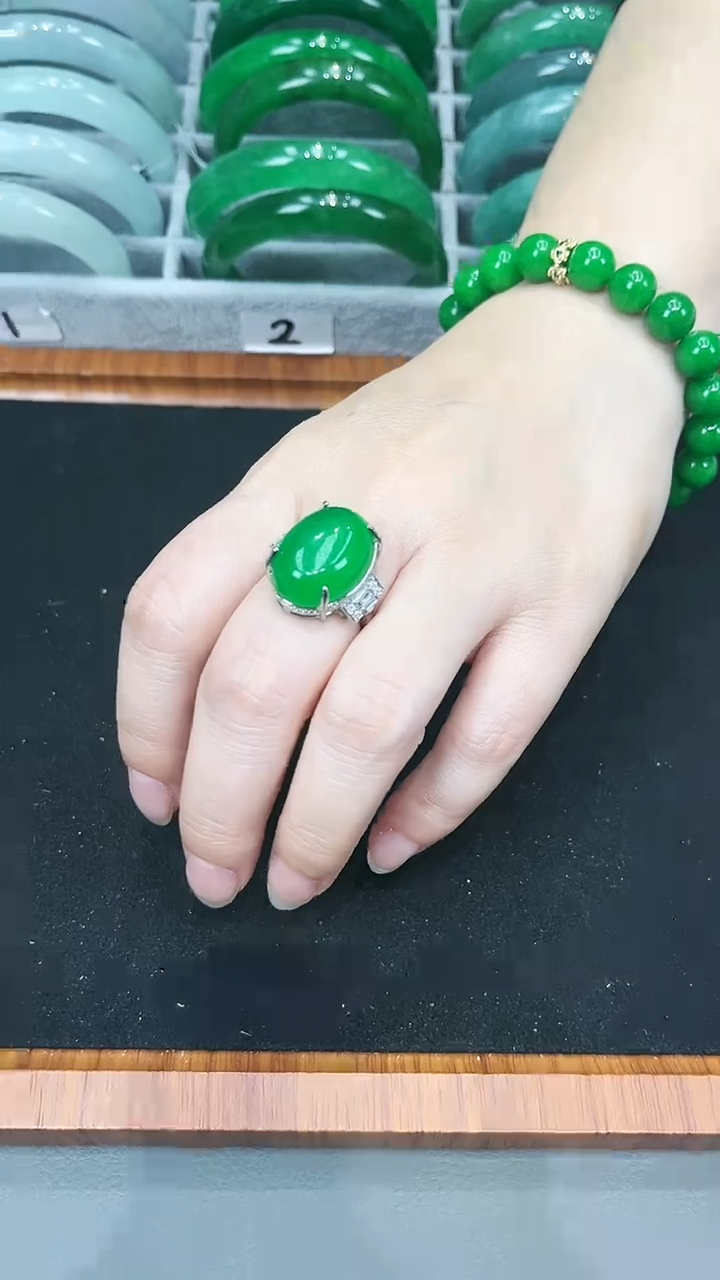 【闪购商品】砖雕s43 辣阳绿鸽子蛋戒指