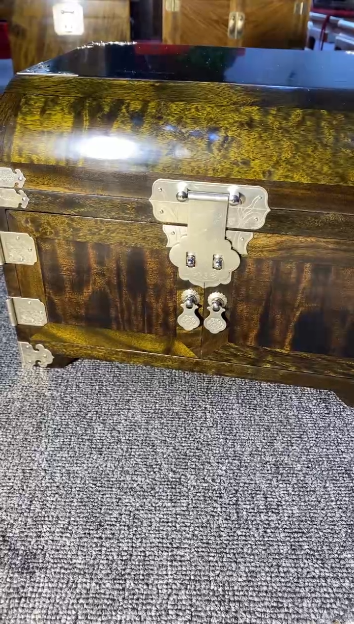 【闪购商品】金丝楠木艺阴沉官皮箱F19