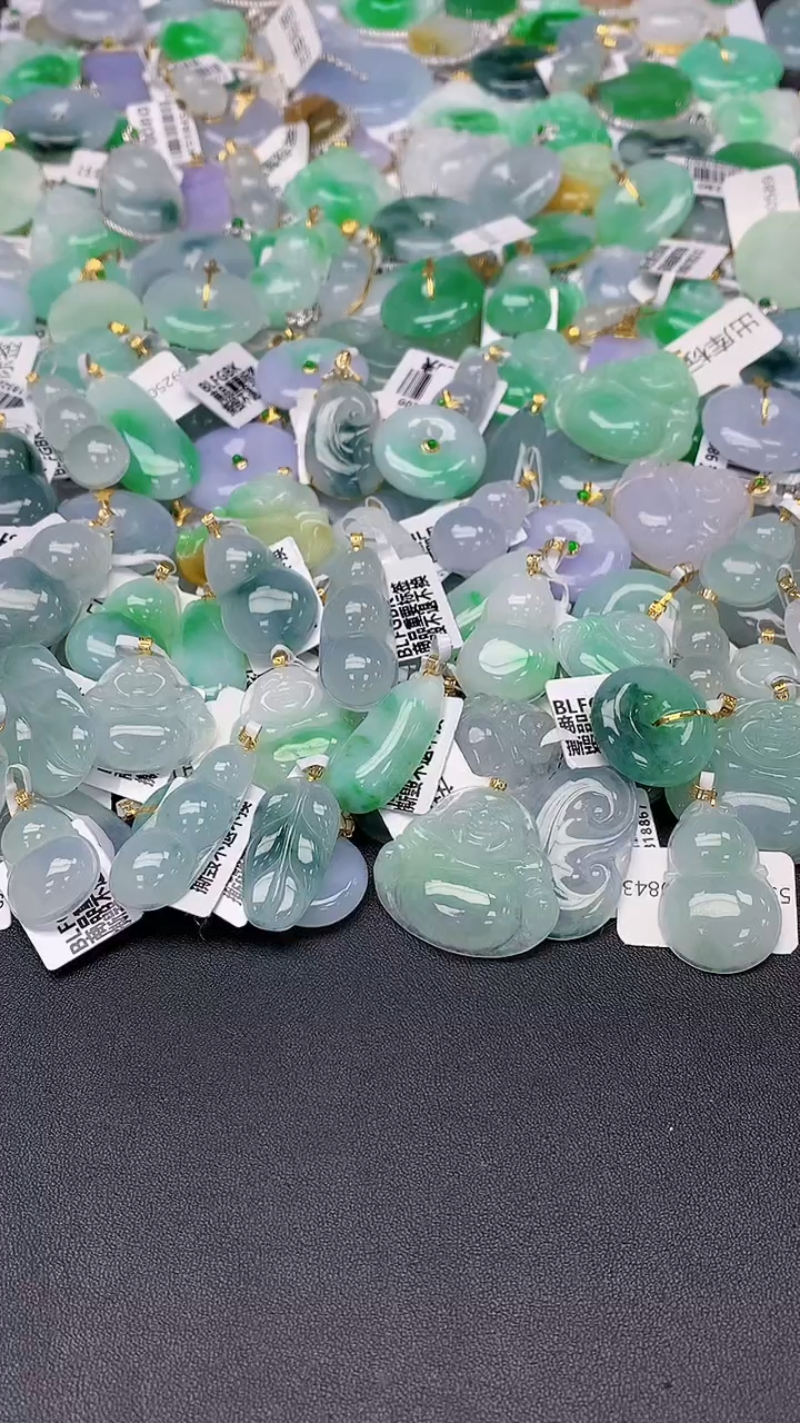 翡翠18K金镶嵌颈饰天然缅甸a货翡翠