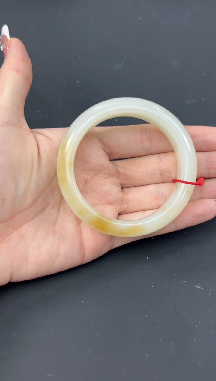 【闪购商品】和田玉手镯未镶嵌且末金山微色差55手镯L