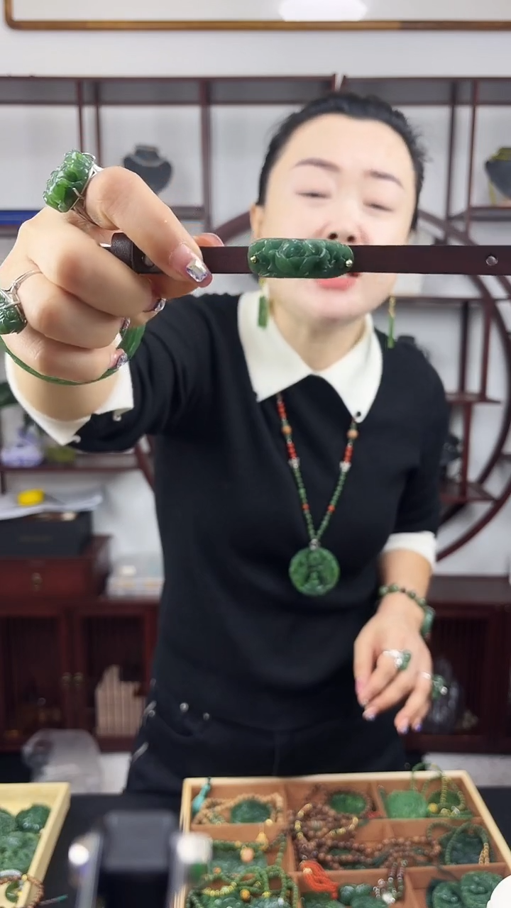 颈饰未镶嵌和田玉花