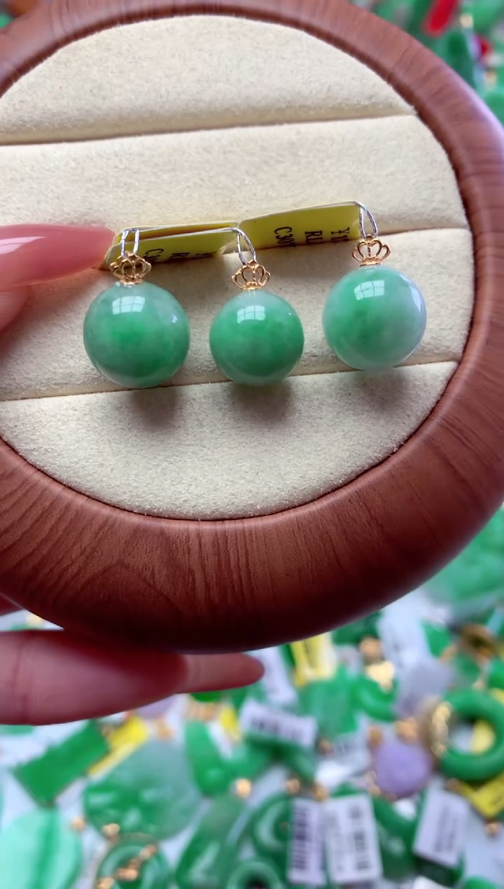 【闪购商品】翡翠吊坠(不含链)18K金镶嵌多样性发货其中一件