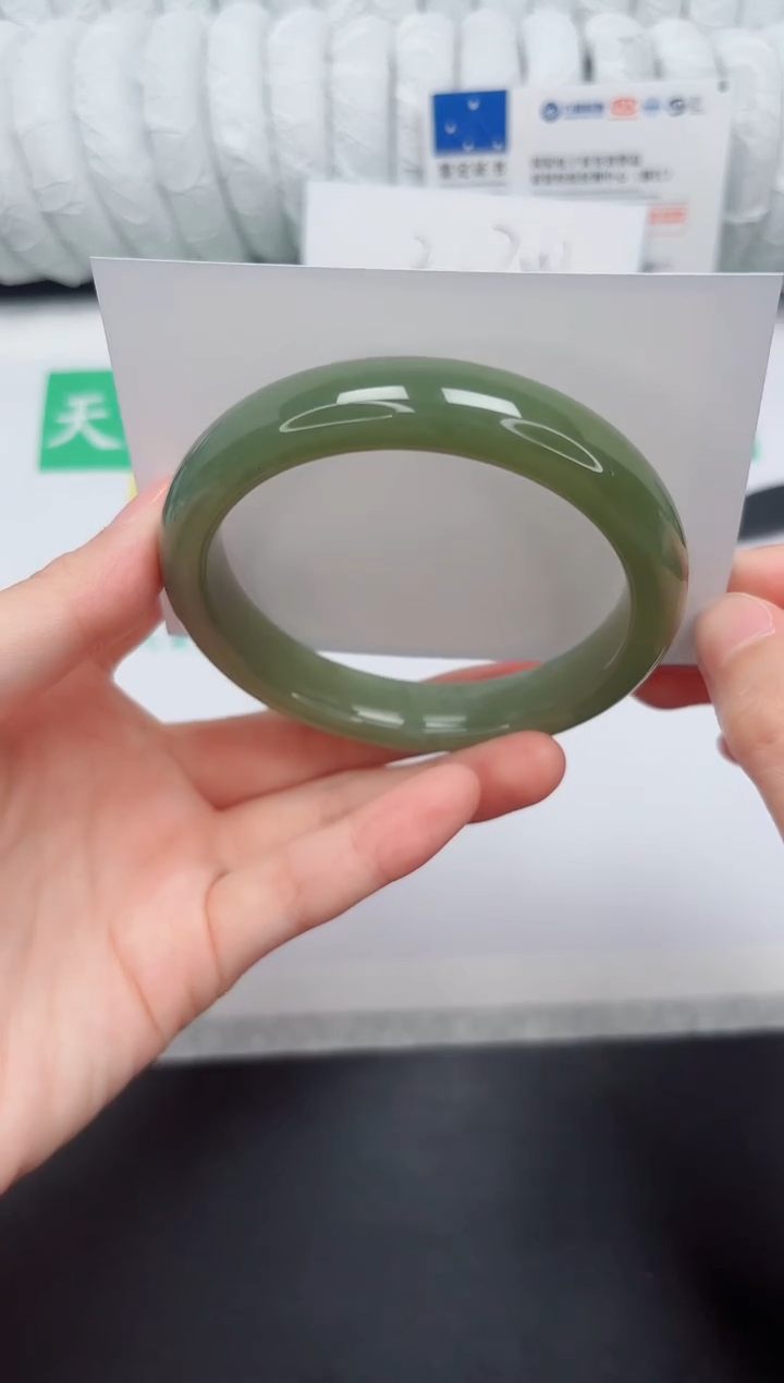 未镶嵌手镯和田玉156-61.8QS5  K 