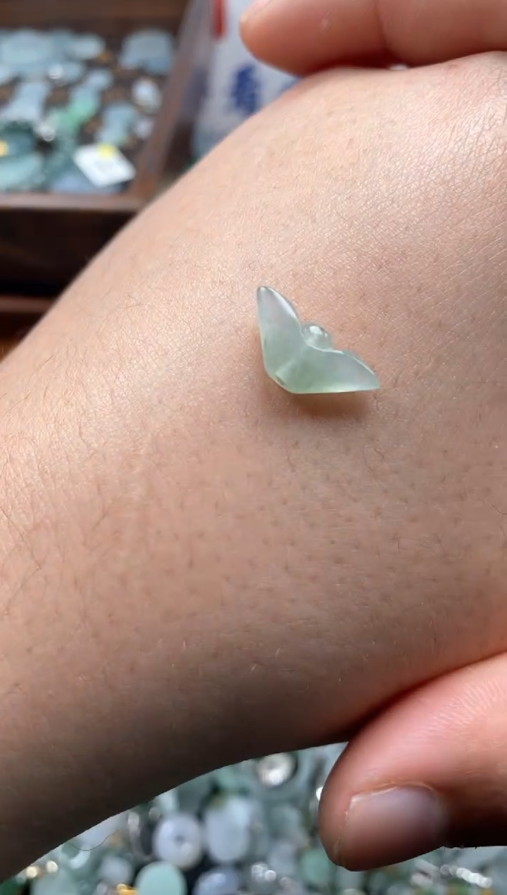 【闪购商品】翡翠颈饰未镶嵌哥哥