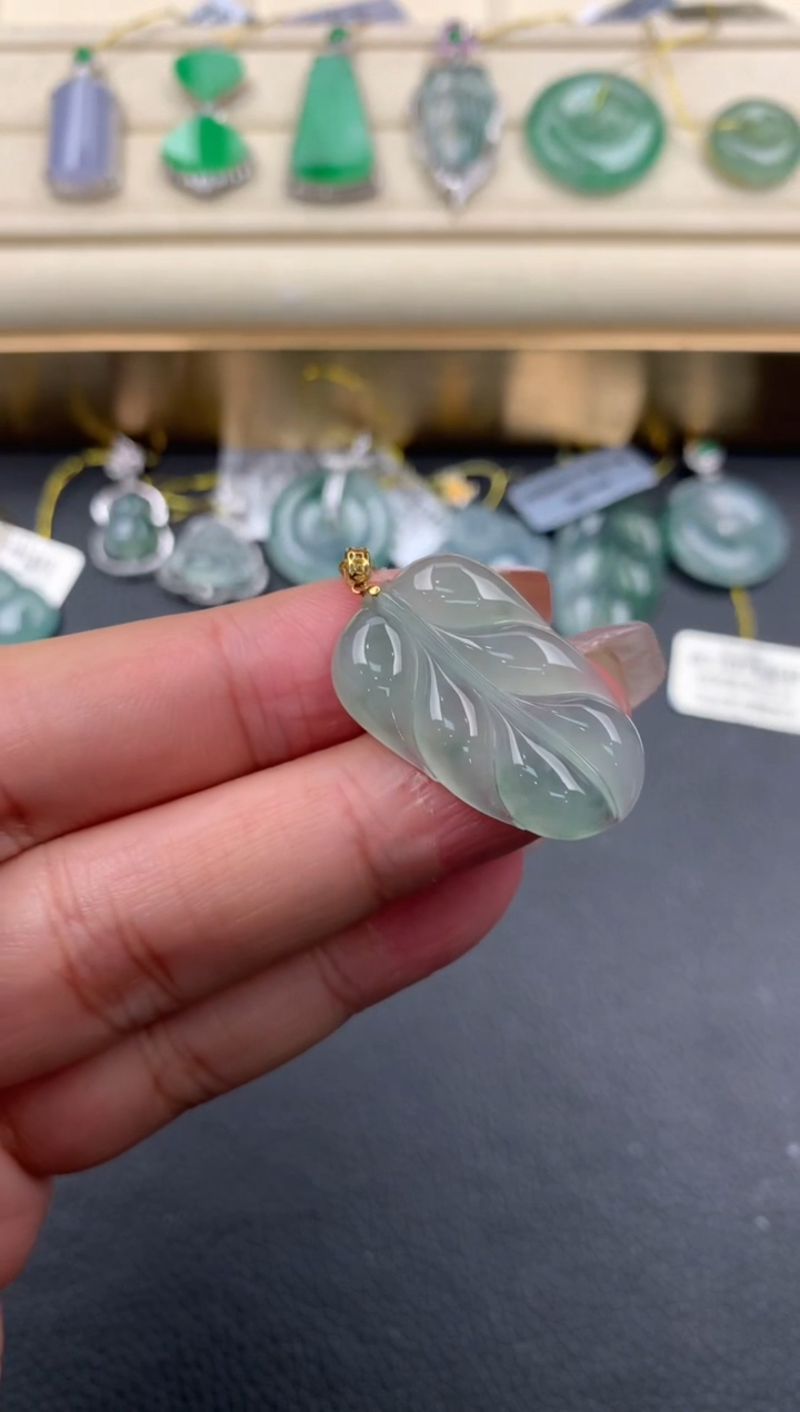 【闪购商品】翡翠颈饰18K金镶嵌D747   