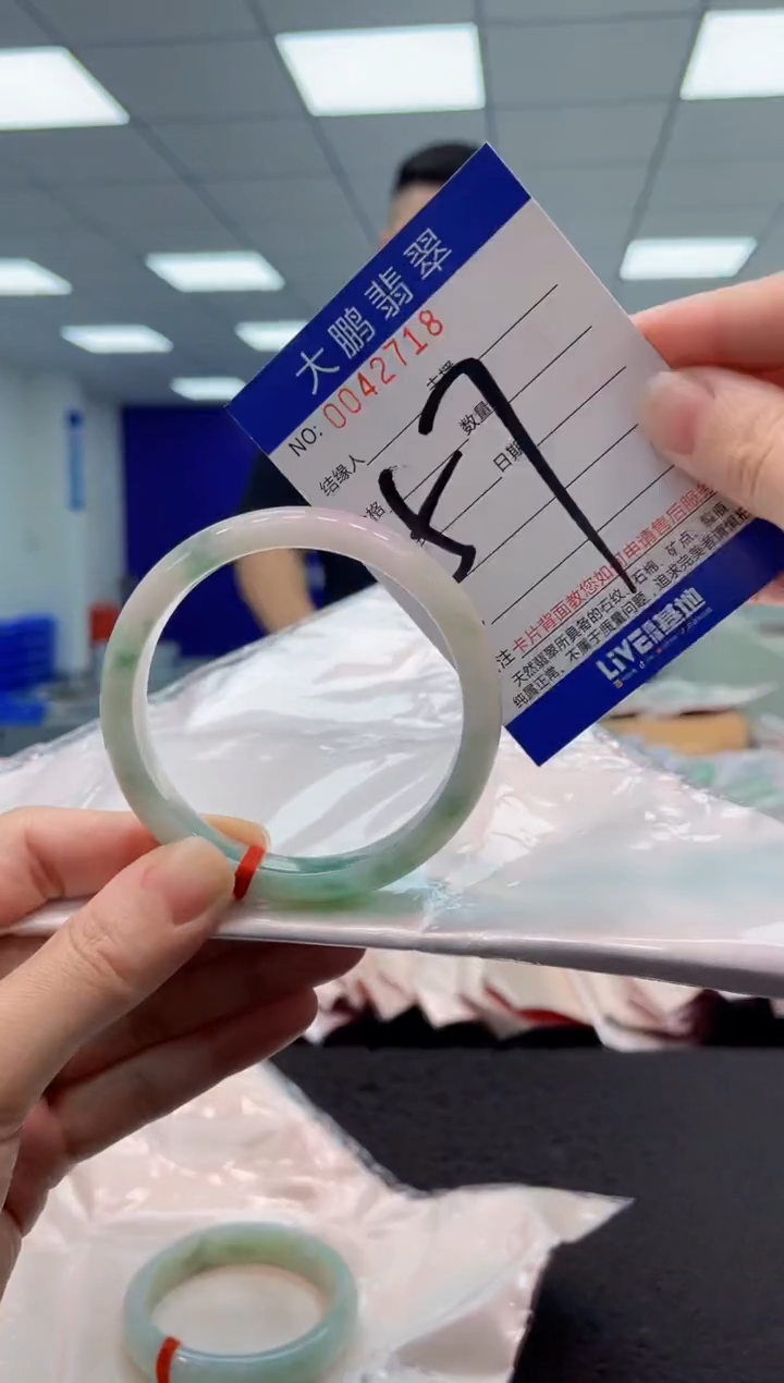 【闪购商品】翡翠手镯未镶嵌AAAAAAAAAA