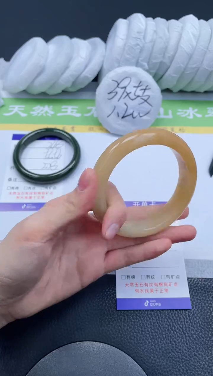 【闪购商品】石英质玉手镯未镶嵌A349-60+