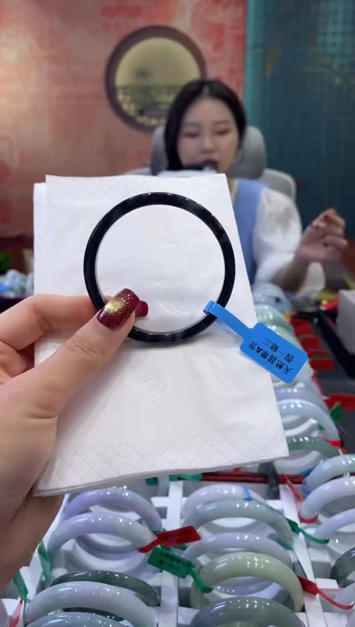 【闪购商品】翡翠手镯未镶嵌多人05537