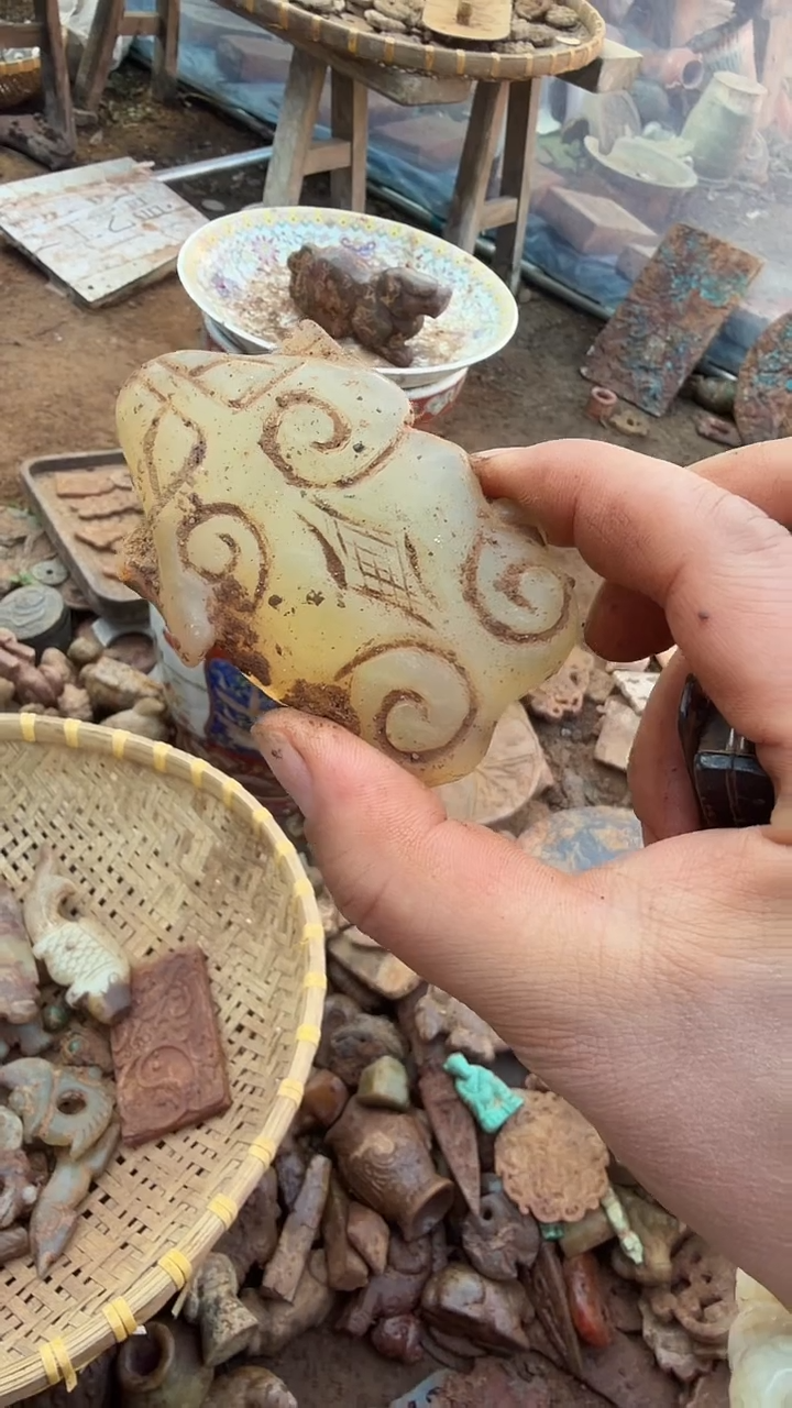 未镶嵌岫岩河磨玉（透闪石质玉）挂件岫岩河磨玉