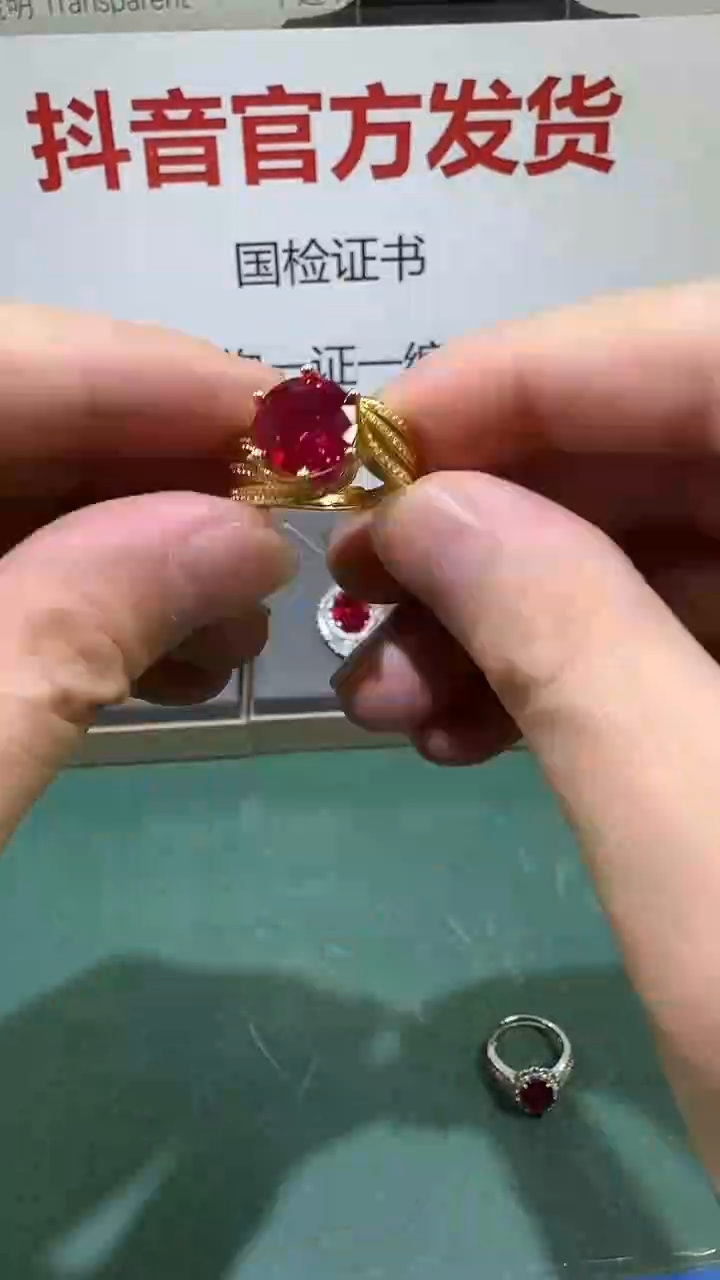 18K金镶嵌戒指红宝石1
