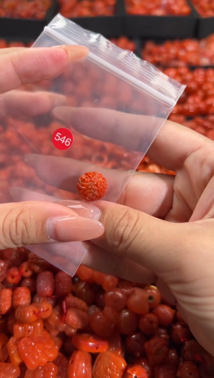 南红玛瑙未镶嵌颈饰1