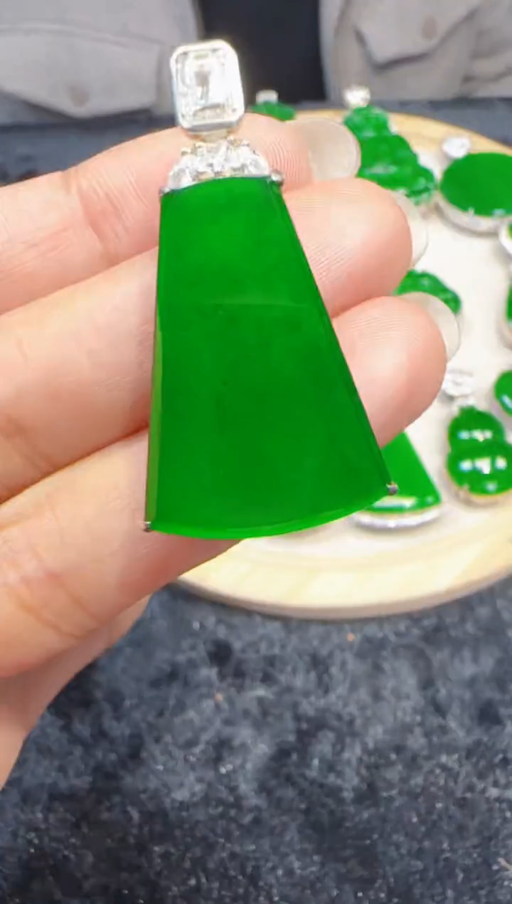 未镶嵌定制翡翠翡翠吊坠153