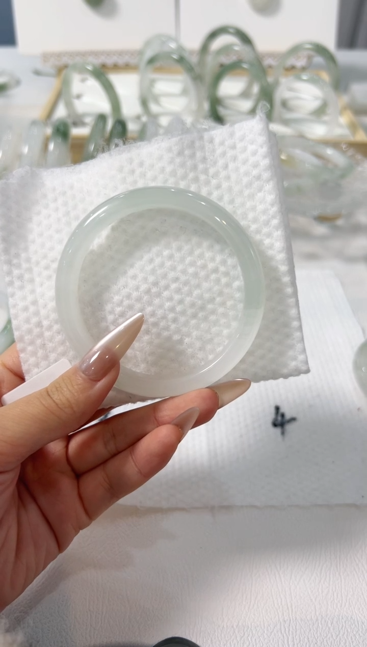 【闪购商品】石英质玉手镯未镶嵌60