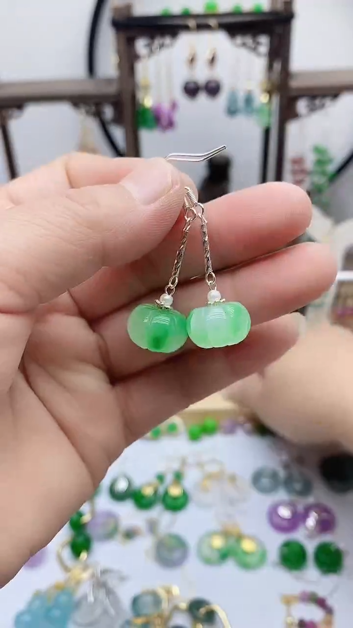 银S925镶嵌石英质玉（天山翠）耳饰505
