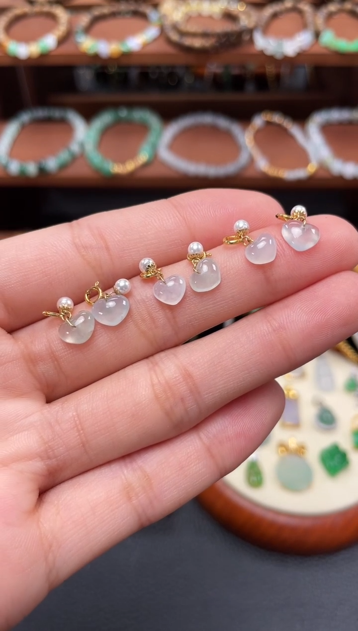 【闪购商品】翡翠吊坠(不含链)18K金镶嵌多样性发货一个